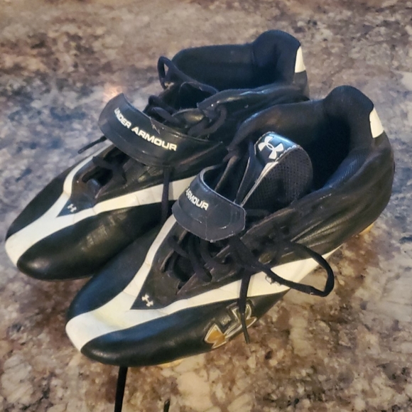 Mens size 9 Under Armor cleats - Picture 1 of 4